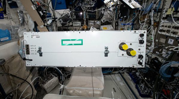 تصویری از ابر رایانه HPE Spaceborne Computer-2 در فضاپیمای ناسا