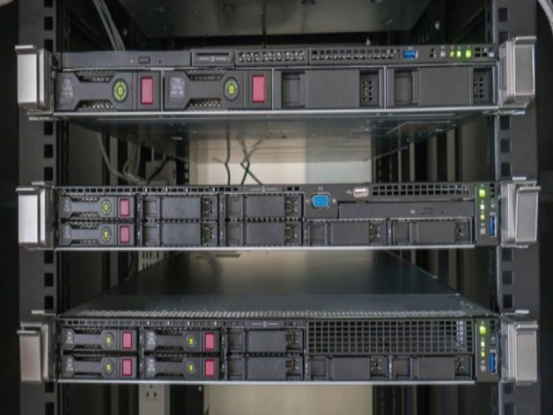 Differences Between Server Racks and Network Racks
