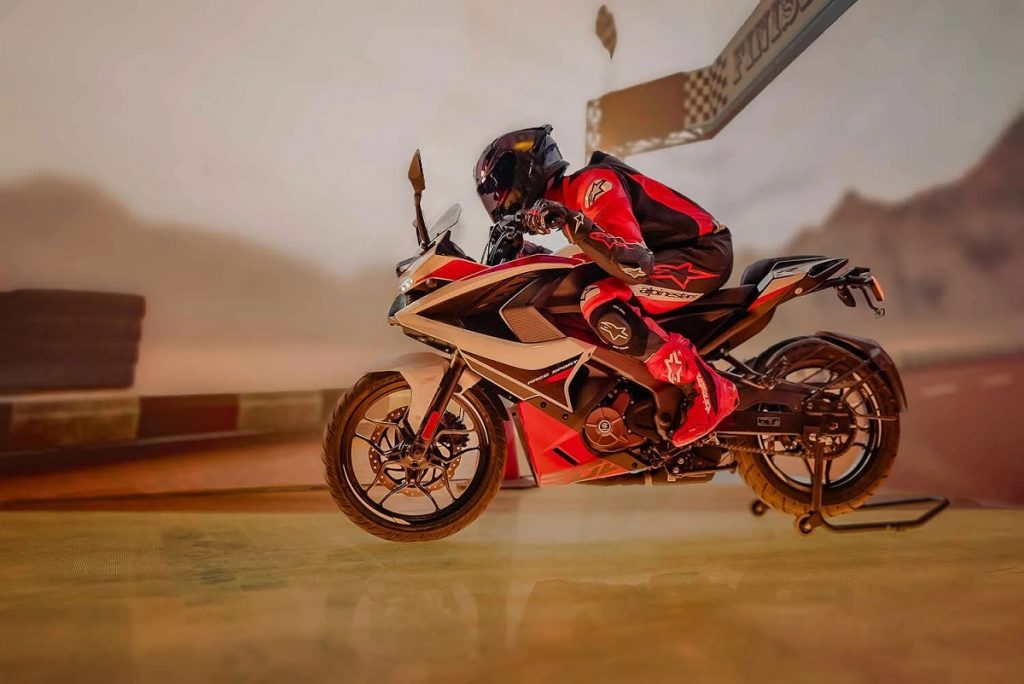 باجاج RS200