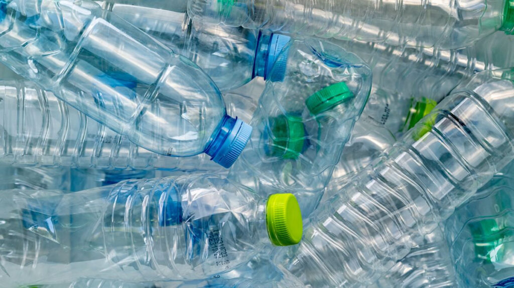 بطری پلاستیکی