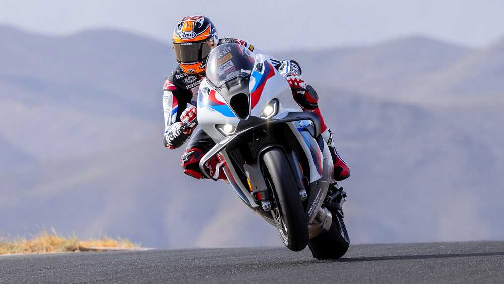 موتورسیکلت BMW M 1000 RR شور و هیجان را با دقت و سرعت متعادل می‌کند | دیجینوی