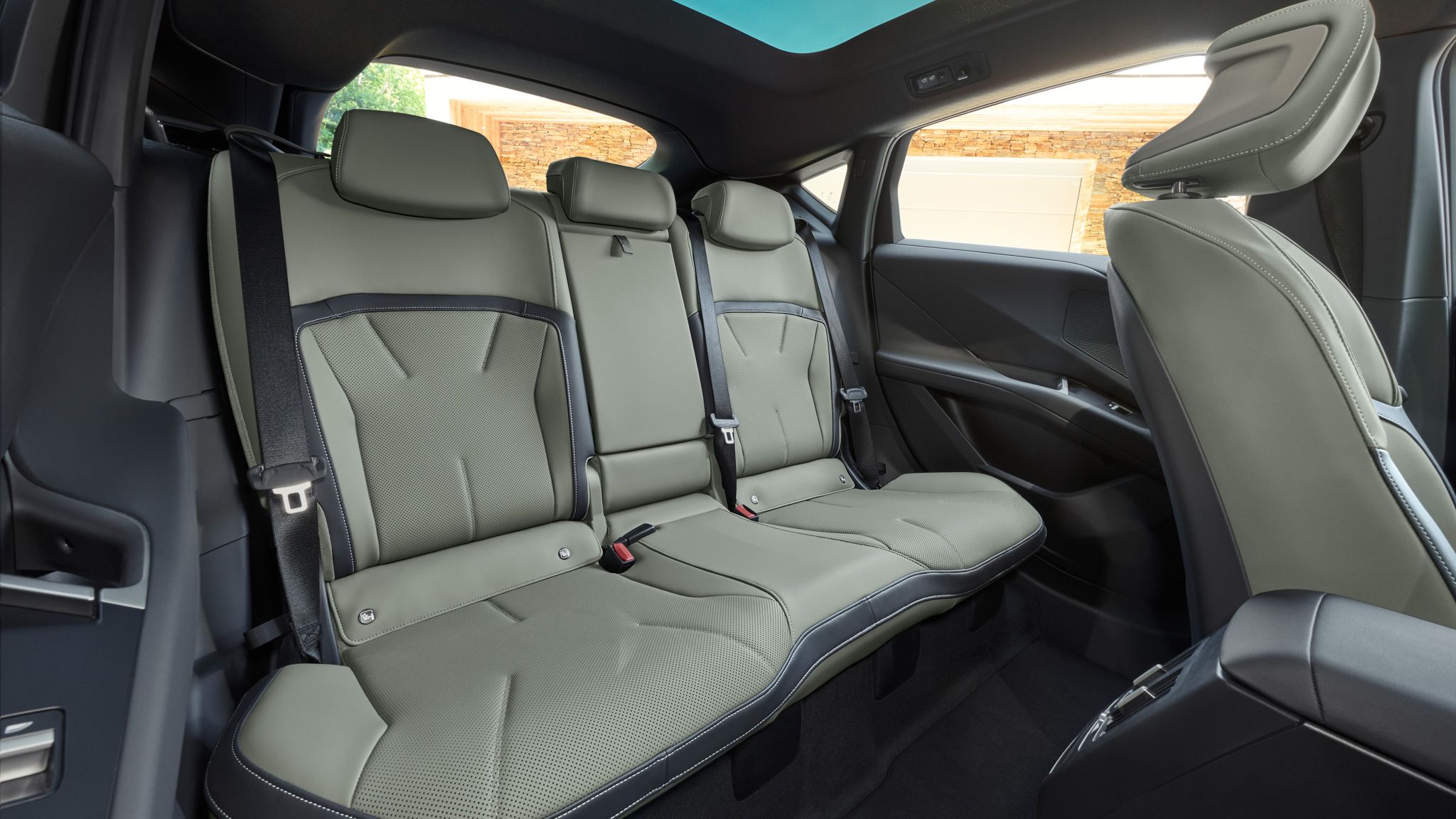 خودروی برقی BMW iX4 2027 رونمایی شد؛ هر آنچه باید بدانید | دیجینوی