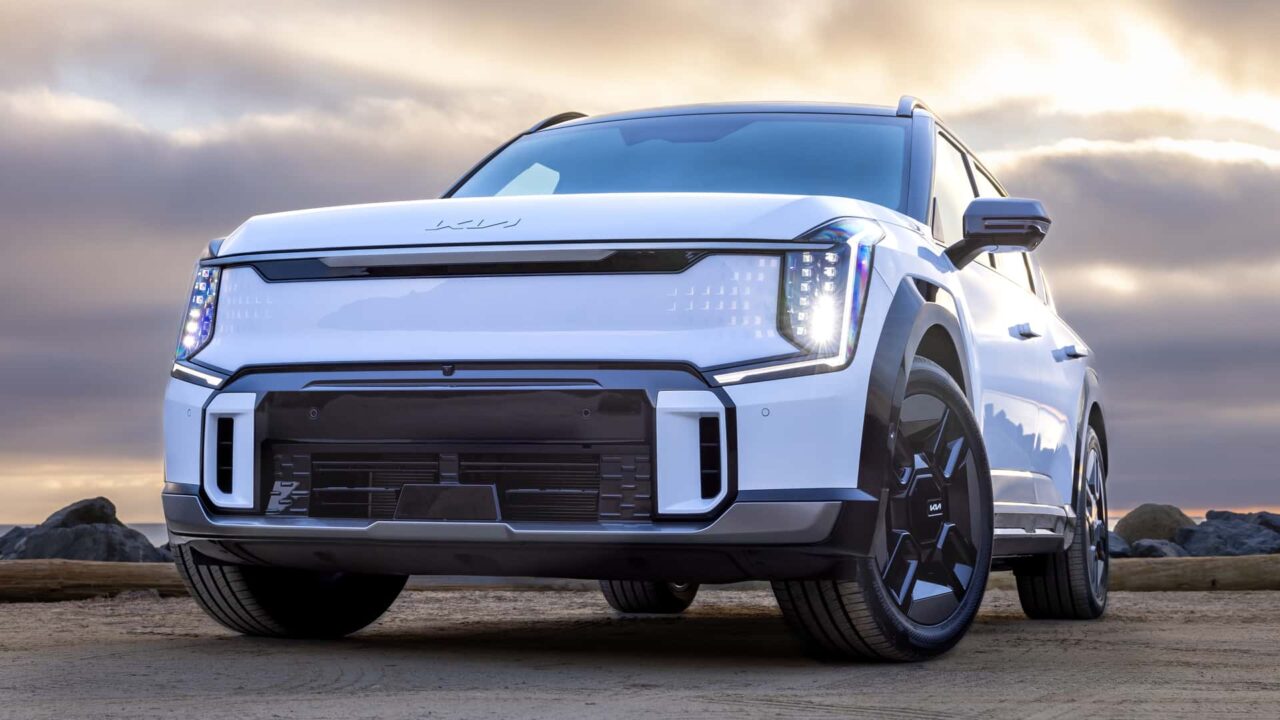 جزئیات قیمت و افزایش عملکرد Kia EV9 مدل ۲۰۲۷ اعلام شد | دیجینوی