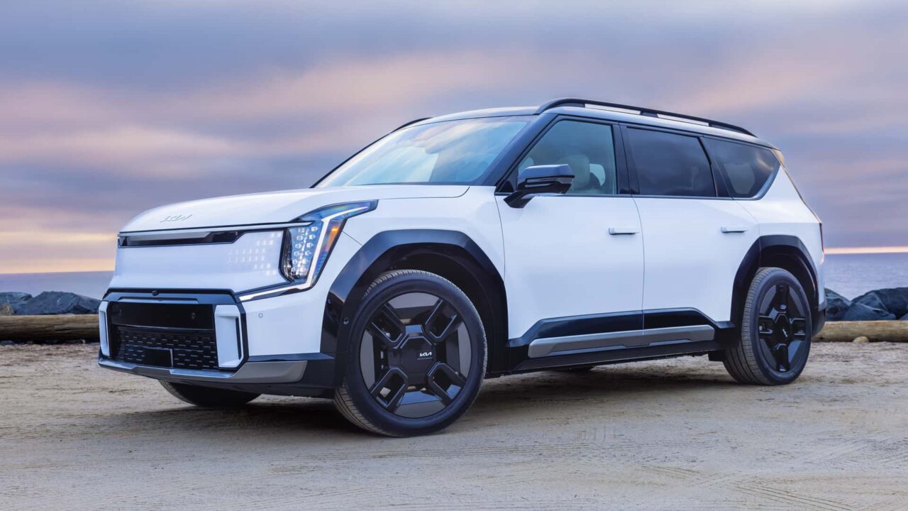 جزئیات قیمت و افزایش عملکرد Kia EV9 مدل ۲۰۲۷ اعلام شد | دیجینوی