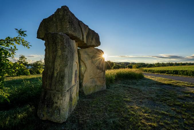 باستان‌شناسان یک تقویم ۱۰۰۰ ساله کشف کردند که از Stonehenge قدیمی‌تر است | دیجینوی