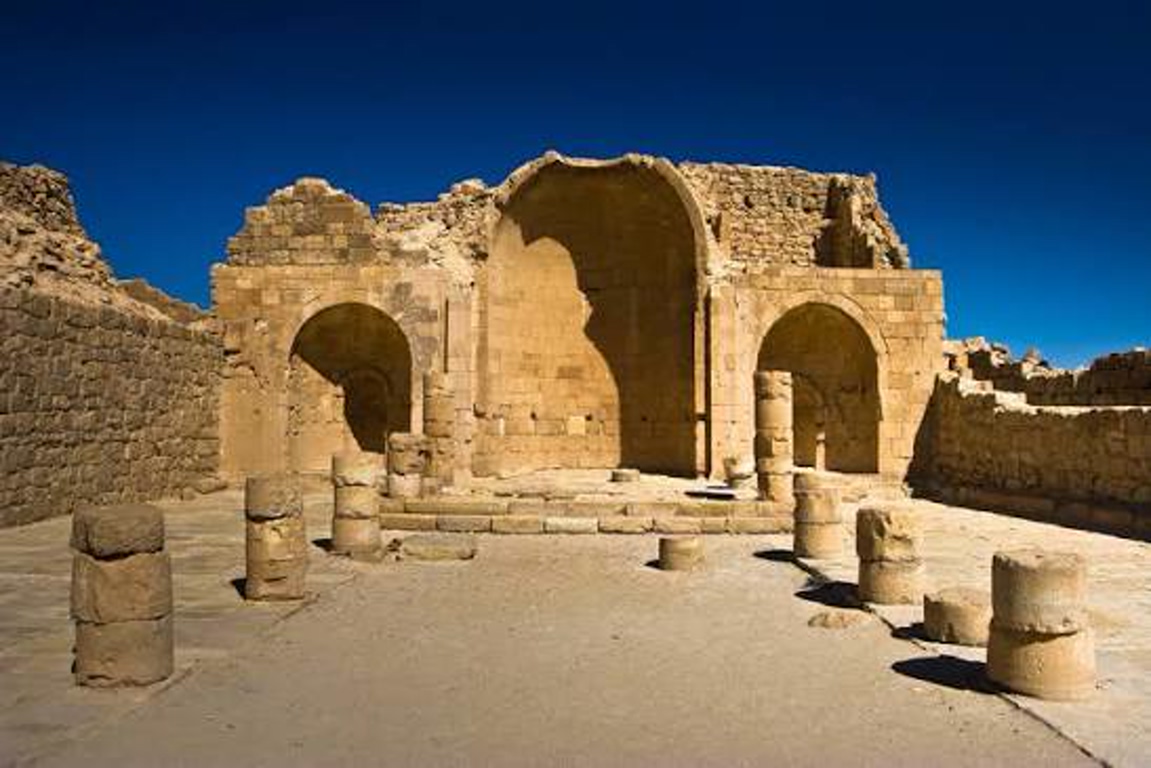 دو عکس ۹۰ ساله راز یک سنت تدفین عجیب در کلیسای بیزانسی را آشکار کردند | دیجینوی