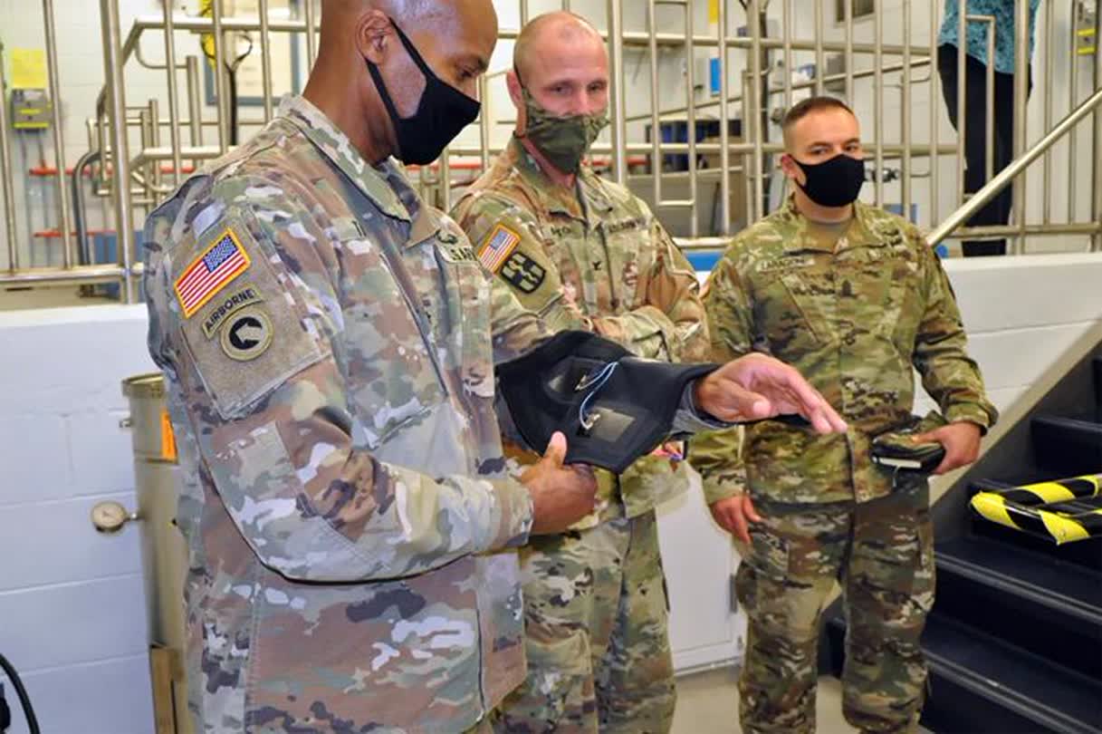 ارتش آمریکا دستگاهی برای گرم نگه داشتن انگشتان در سرما ساخت؛ خداحافظی سربازان با دستکش | دیجینوی