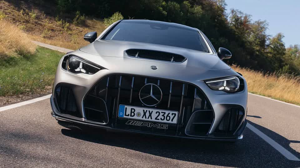 خودروی 2027 Mercedes-AMG CLE 646 معرفی شد؛ نسخه‌ای سفارشی با موتور V8 و تولید بسیار محدود | دیجینوی