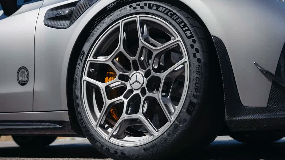 خودروی 2027 Mercedes-AMG CLE 646 معرفی شد؛ نسخه‌ای سفارشی با موتور V8 و تولید بسیار محدود | دیجینوی