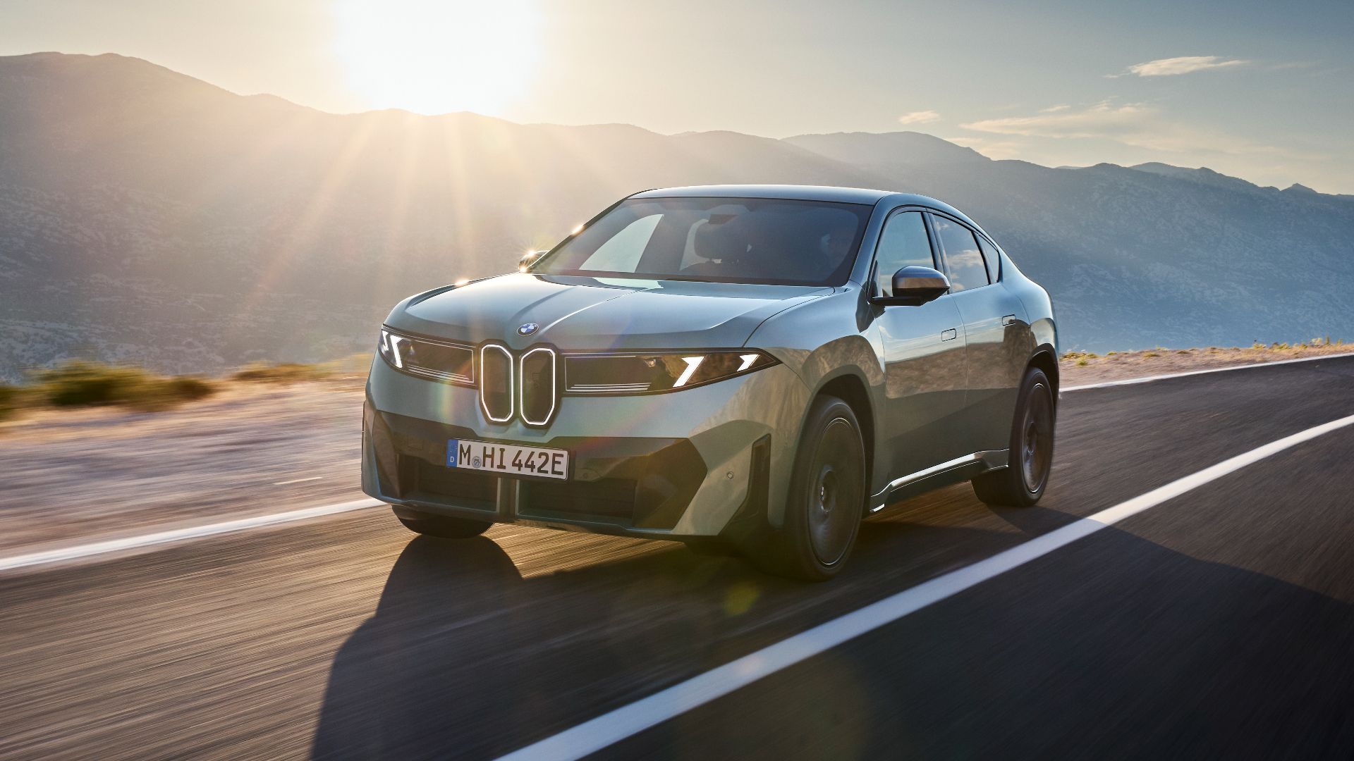 شرکت BMW یک خودروی برقی M ساخته که واقعاً ظاهر یک مدل M را دارد | دیجینوی
