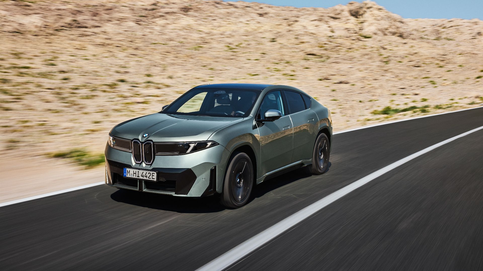 شرکت BMW یک خودروی برقی M ساخته که واقعاً ظاهر یک مدل M را دارد | دیجینوی
