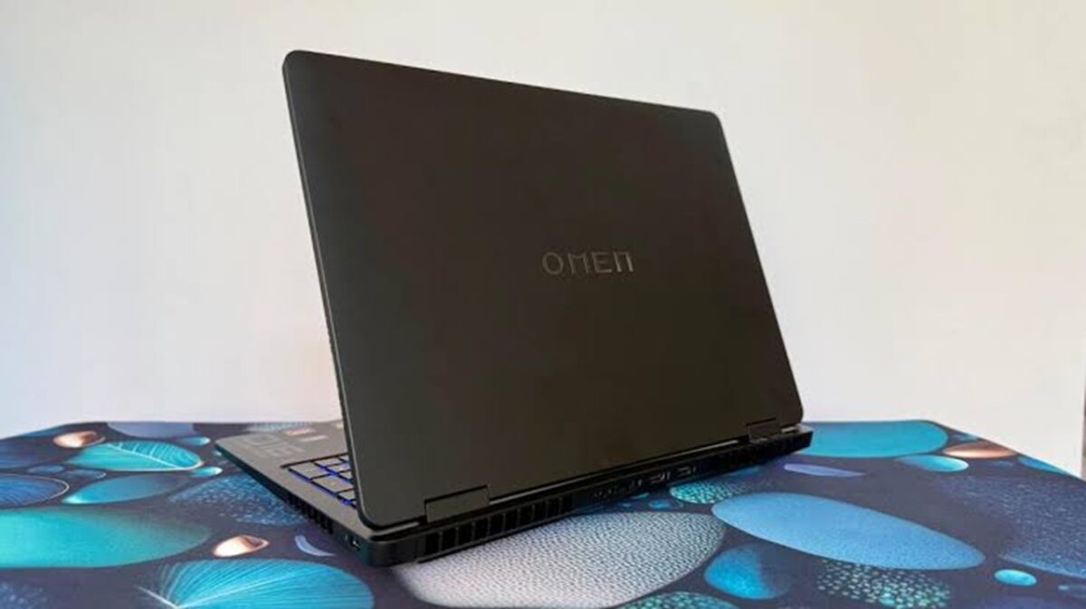 مهم‌ترین مزیت‌های لپ تاپ HP Omen 16 wf0020nia شامل پردازنده قدرتمند Core i7-13700HX، نمایشگر سریع ۱۶۵ هرتزی در پیکربندی مورد بررسی، RTX 3050 با ۶ گیگابایت VRAM، رم DDR5، SSD NVMe و سیستم خنک‌کننده مخصوص لپ‌تاپ‌های گیمینگ است.