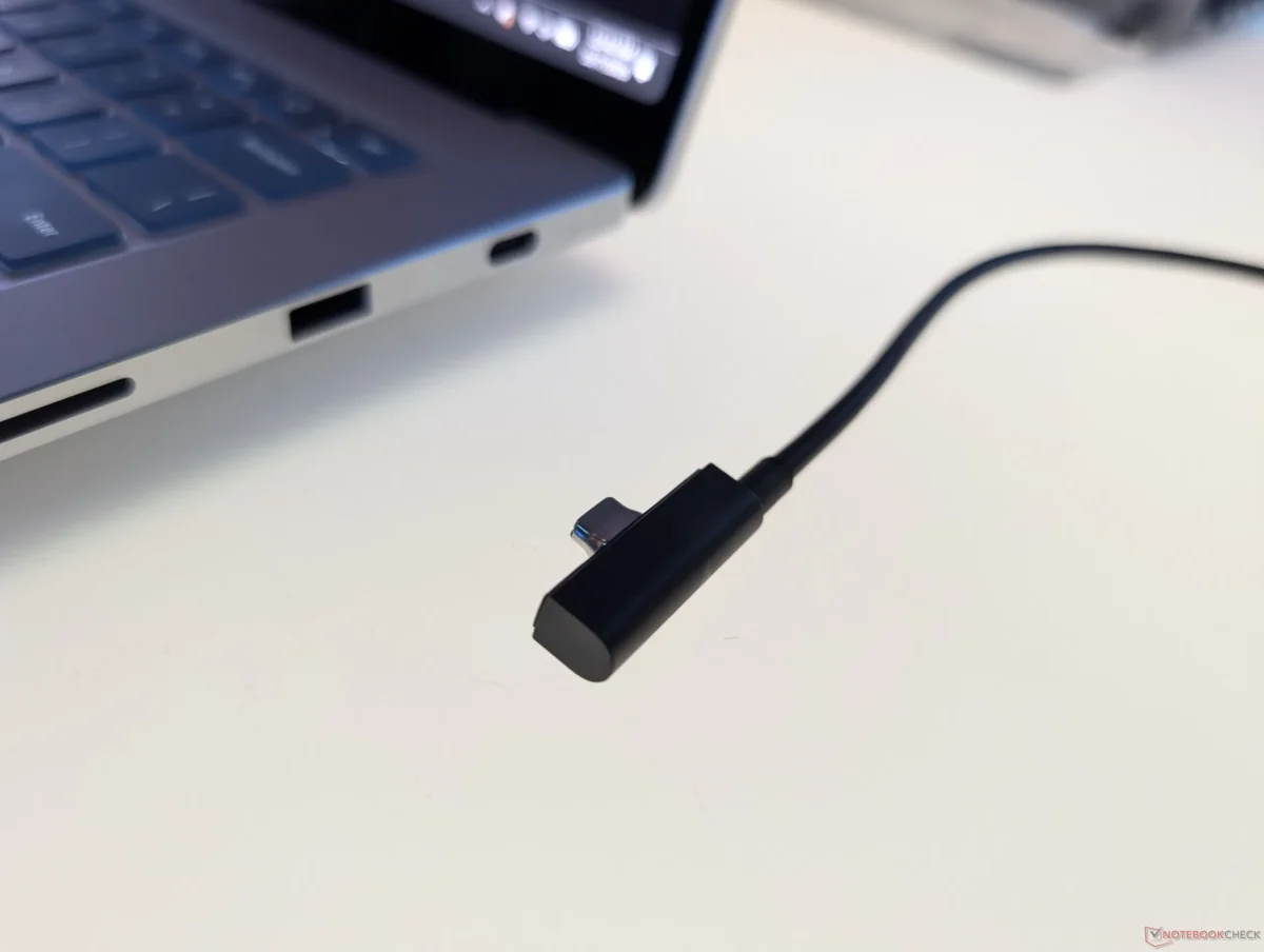شارژر مغناطیسی سرفیس با USB-C معرفی شد  