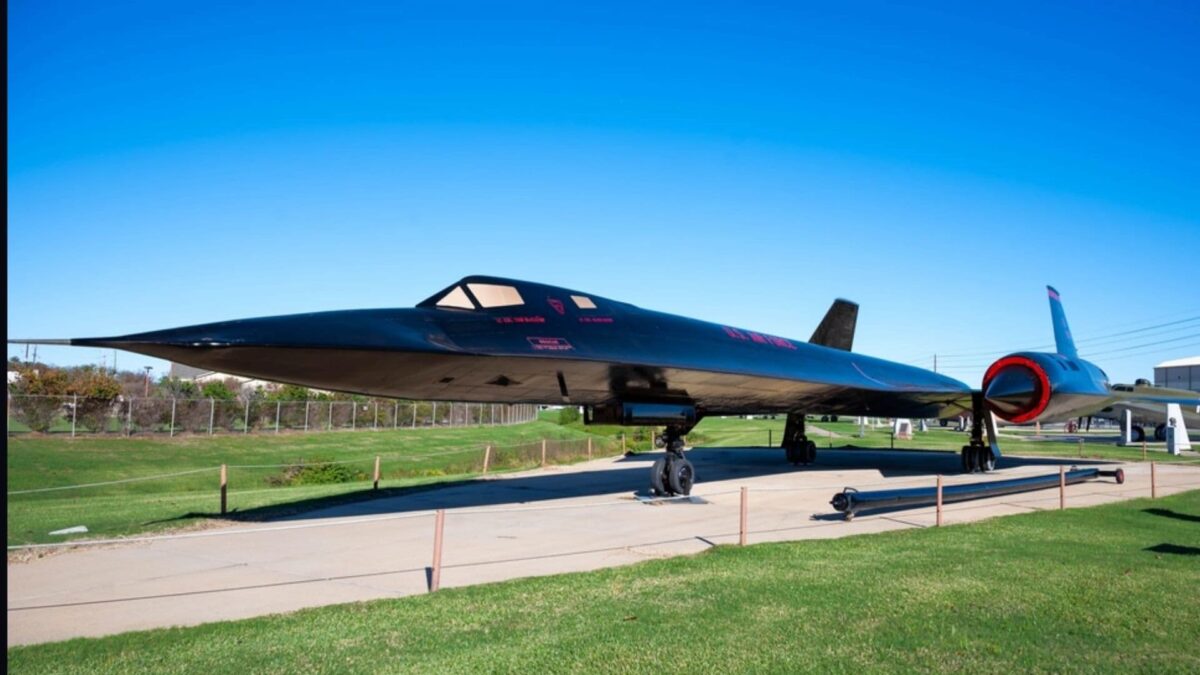 هواپیمای شناسایی مافوق‌صوت SR-71 بلک‌برد در محوطه نمایش روباز
