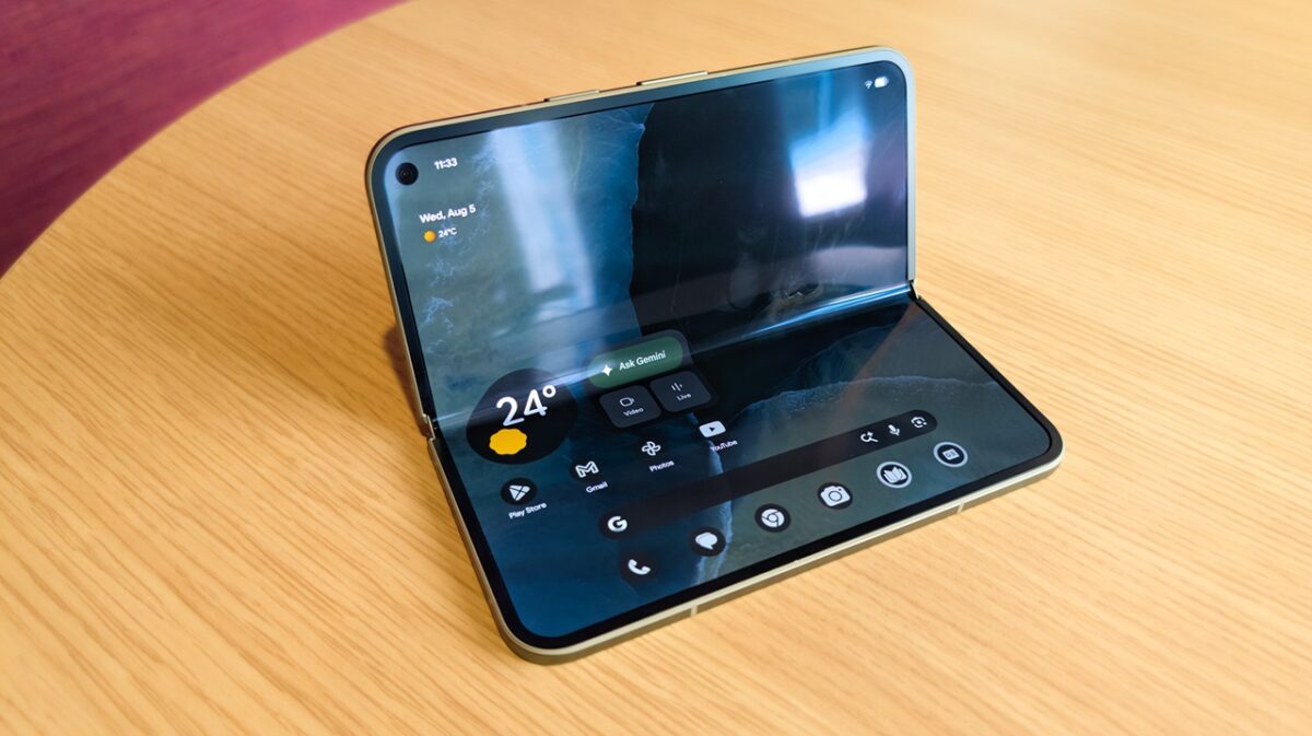Google Pixel 11 Pro Fold با Android 17 عرضه می‌شود و یکی از مهم‌ترین مزیت‌های نرم‌افزاری آن، دریافت مستقیم و منظم به‌روزرسانی‌های اندروید و قابلیت‌های اختصاصی Pixel است. 