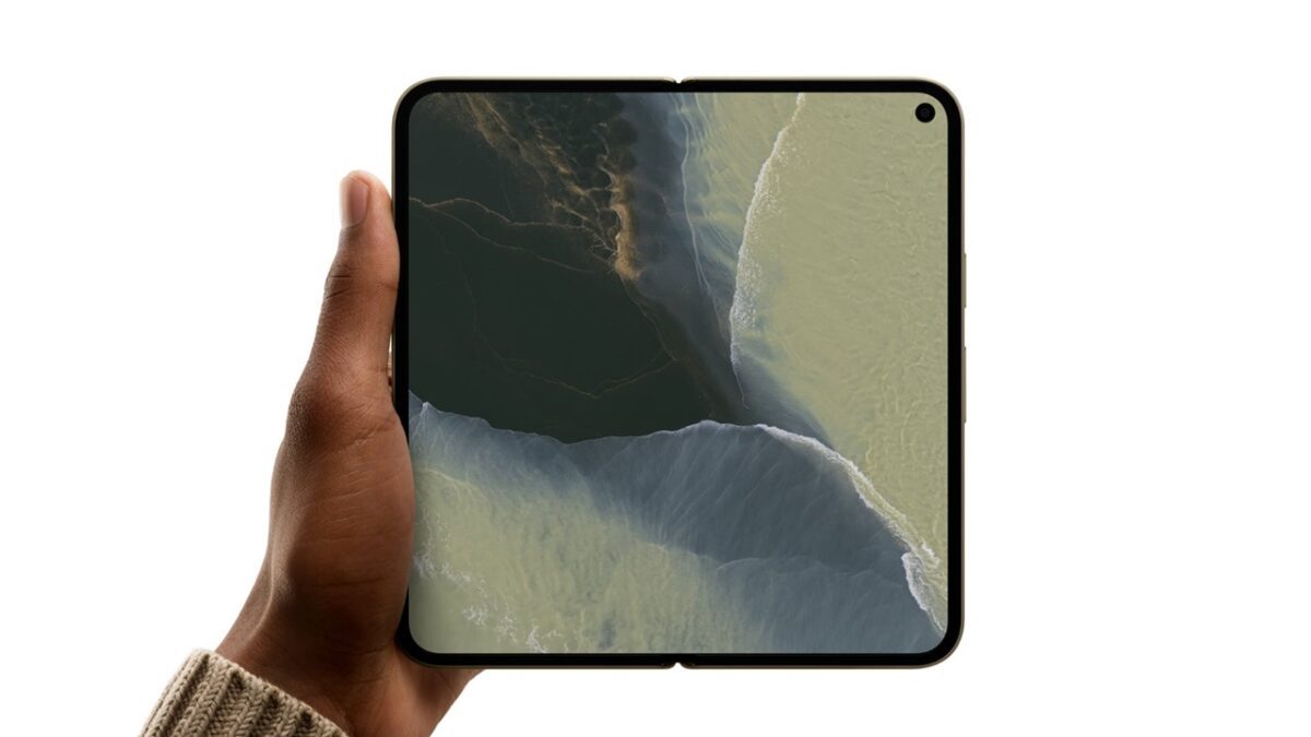 دوربین تله‌فوتوی Google Pixel 11 Pro Fold از یک حسگر 10.8 مگاپیکسلی Dual PD استفاده می‌کند و به لنزی با دیافراگم f/3.1، لرزشگیر اپتیکال و زوم اپتیکال 5 برابری مجهز شده است. 