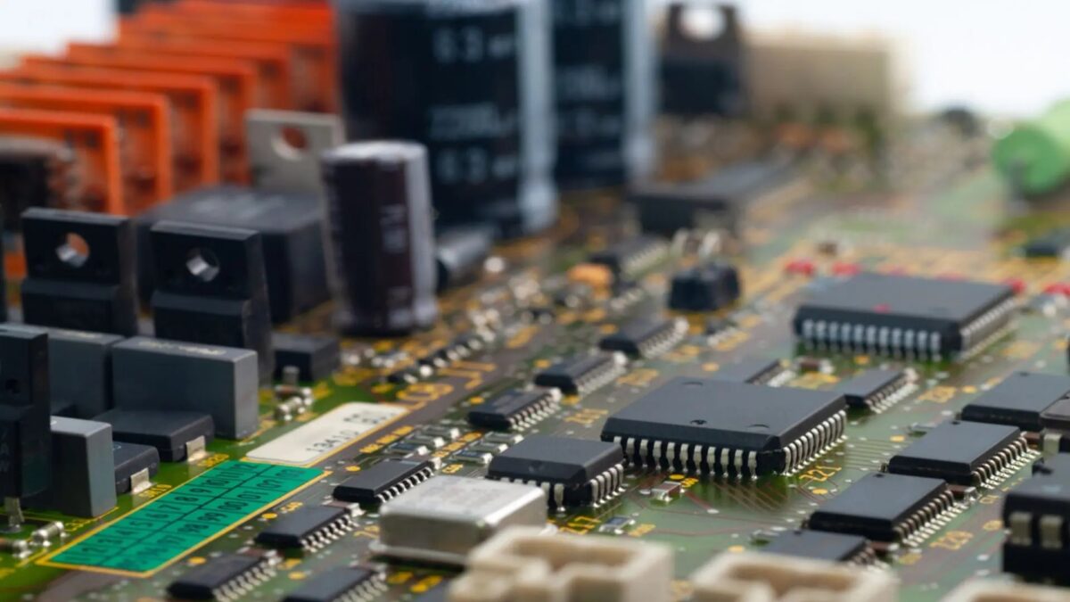 اینتل با توسعه تراشه‌های ASIC به‌ دنبال رقابت با غول‌های صنعت است 