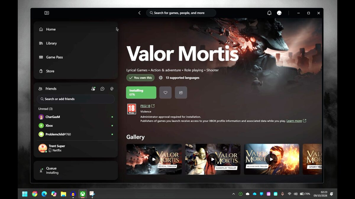 صفحه‌ی فروشگاهی بازی Valor Mortis در اپلیکیشن Xbox؛ نام بازی با فونت بزرگ سفید روی پس‌زمینه‌ی تاریک و تاریخی با پیکری زره‌پوش دیده می‌شود، همراه با نشان مالکیت (You own this)، نوار پیشرفت نصب سبز با درصد ۶۱، رده‌بندی سنی PEGI 18 و بخش گالری شامل تصاویر کوچک تریلرهای رسمی بازی.