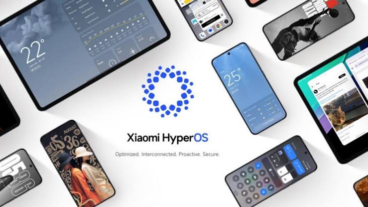 تصویر تبلیغاتی Xiaomi HyperOS: تصویر رسمی معرفی سیستم‌عامل Xiaomi HyperOS که در مرکز آن لوگوی دایره‌ای آبی از نقاط و نوشته Xiaomi HyperOS همراه با شعار Optimized. Interconnected. Proactive. Secure قرار دارد. در اطراف، تبلت و چندین گوشی شیائومی از زوایای مختلف پراکنده شده‌اند و صفحه‌های آن‌ها آب‌وهوا، ساعت، ماشین‌حساب و ویجت‌های مختلف را نشان می‌دهند.