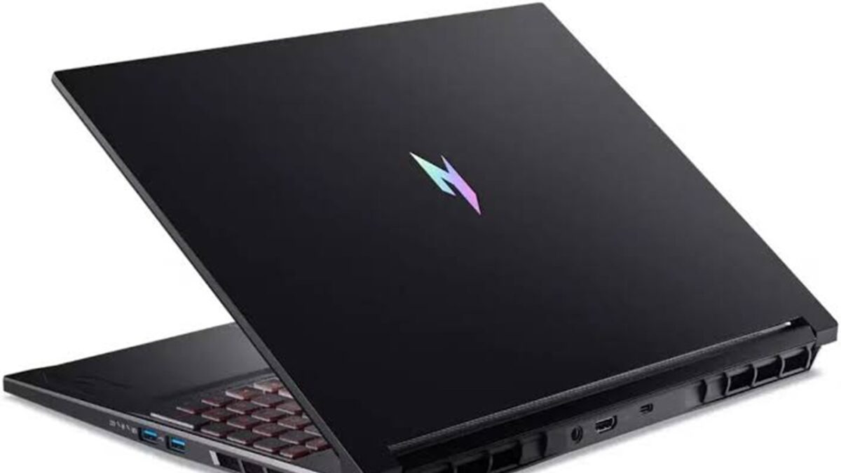 Acer Nitro V 15 ANV15 یکی از شناخته‌شده‌ترین گزینه‌ها برای کاربری گیمینگ اقتصادی است و کانفیگ‌های مختلفی با پردازنده‌های Intel یا AMD و کارت گرافیک RTX عرضه شده‌اند. 
