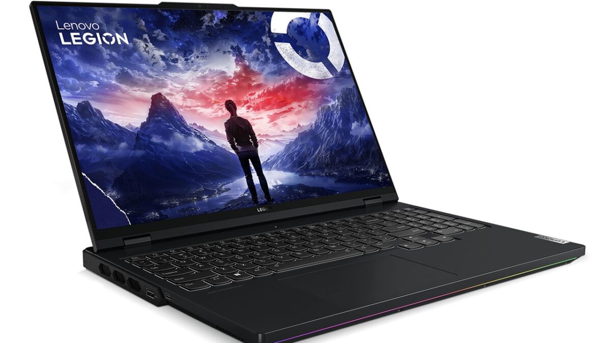 Lenovo Legion Pro 7 16IRX9H در کانفیگ Core i9-14900HX می‌تواند به RTX 4080 Laptop یا RTX 4090 Laptop مجهز شود و به همین دلیل باید هنگام خرید، کد کامل کانفیگ را بررسی کرد.