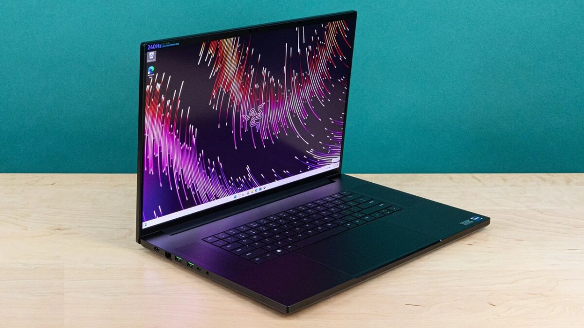 Razer Blade 18 مدل 2026 در پیکربندی‌های RTX 5070 Ti، RTX 5080 و RTX 5090 عرضه می‌شود و نسخه‌های بالاتر می‌توانند تا 24 گیگابایت حافظه GDDR7 داشته باشند؛ 
