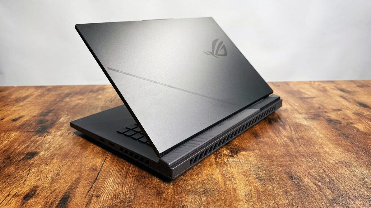 ASUS ROG Strix G16 G614PR در کانفیگ‌های مختلف عرضه می‌شود و نسخه مجهز به Ryzen 9 8940HX در کنار RTX 5070 Ti Laptop، ترکیب قدرتمندی برای بازی و پردازش‌های سنگین محسوب می‌شود.