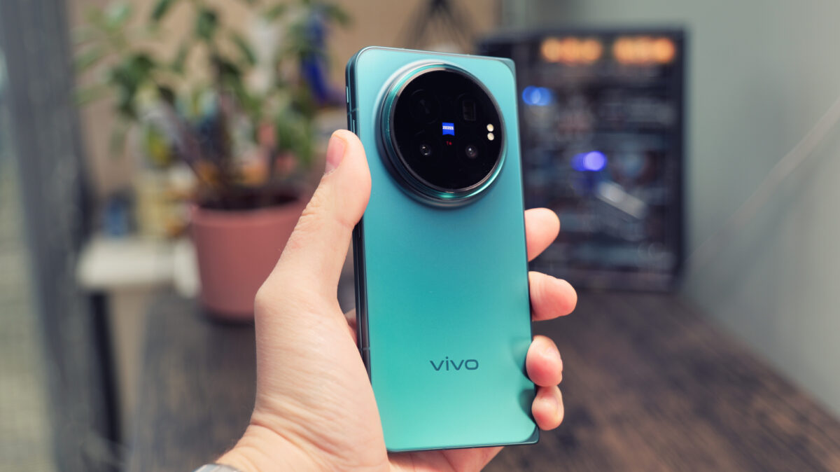 گوشی تاشوی vivo X Fold6 در رنگ Nebula Teal