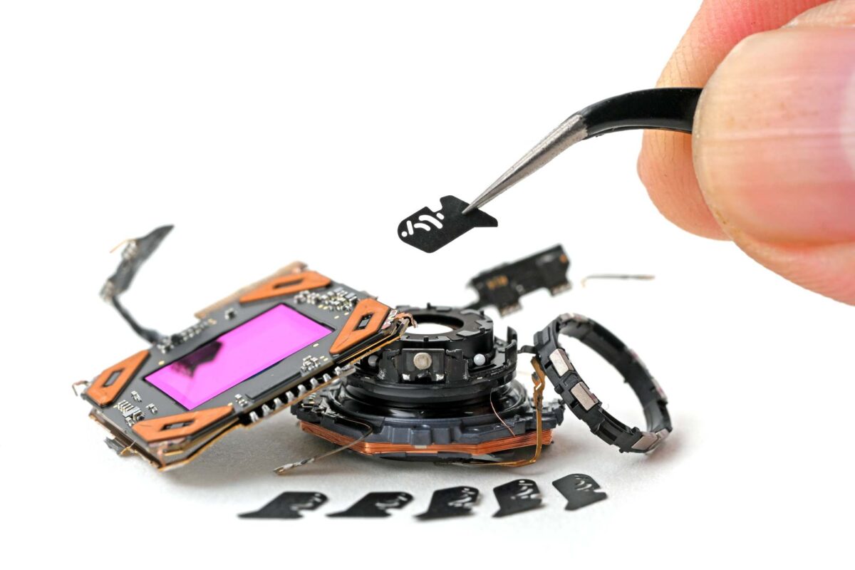 مشکل تازه نمایشگر آیفون ۱۸ پرو در کالبدشکافی iFixit