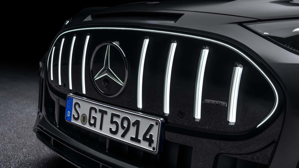 جلوپنجره نورانی مرسدس AMG GT SUV با نشان ستاره بنز