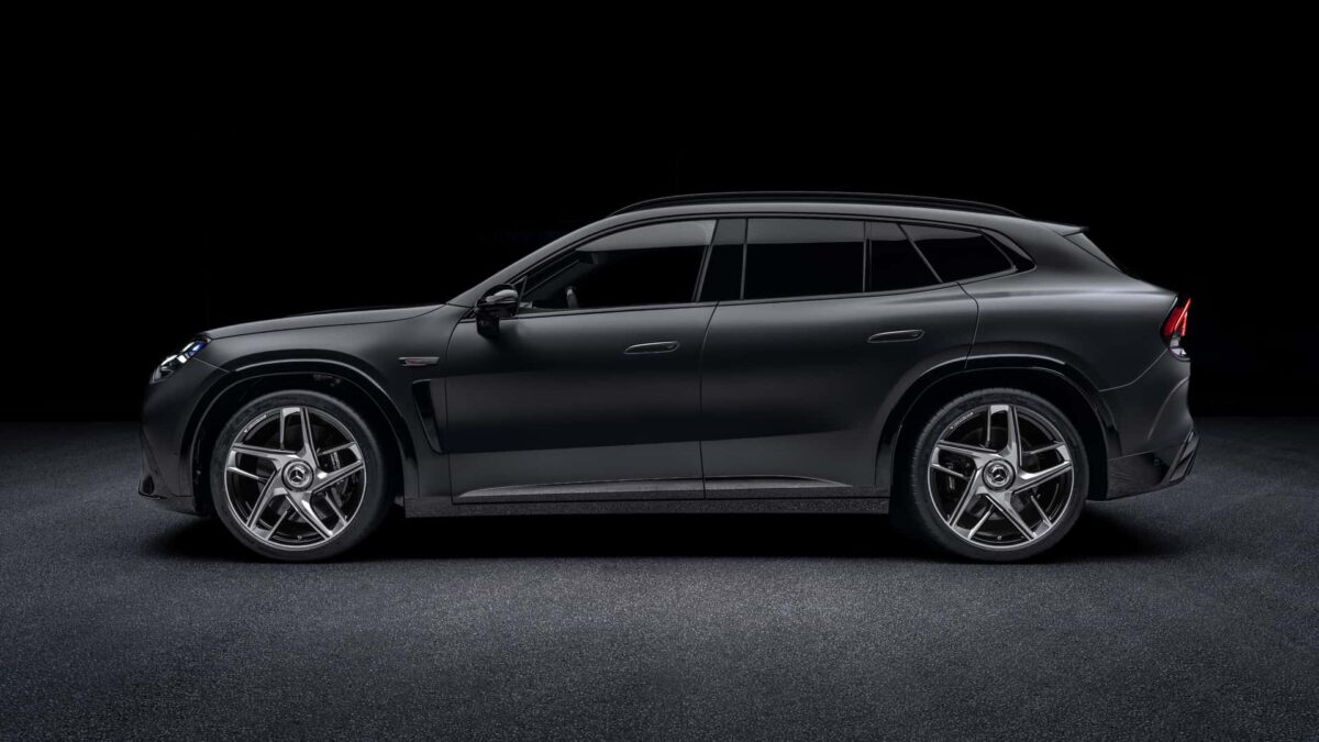 نمای جانبی مرسدس AMG GT SUV مشکی با رینگ‌های اسپرت