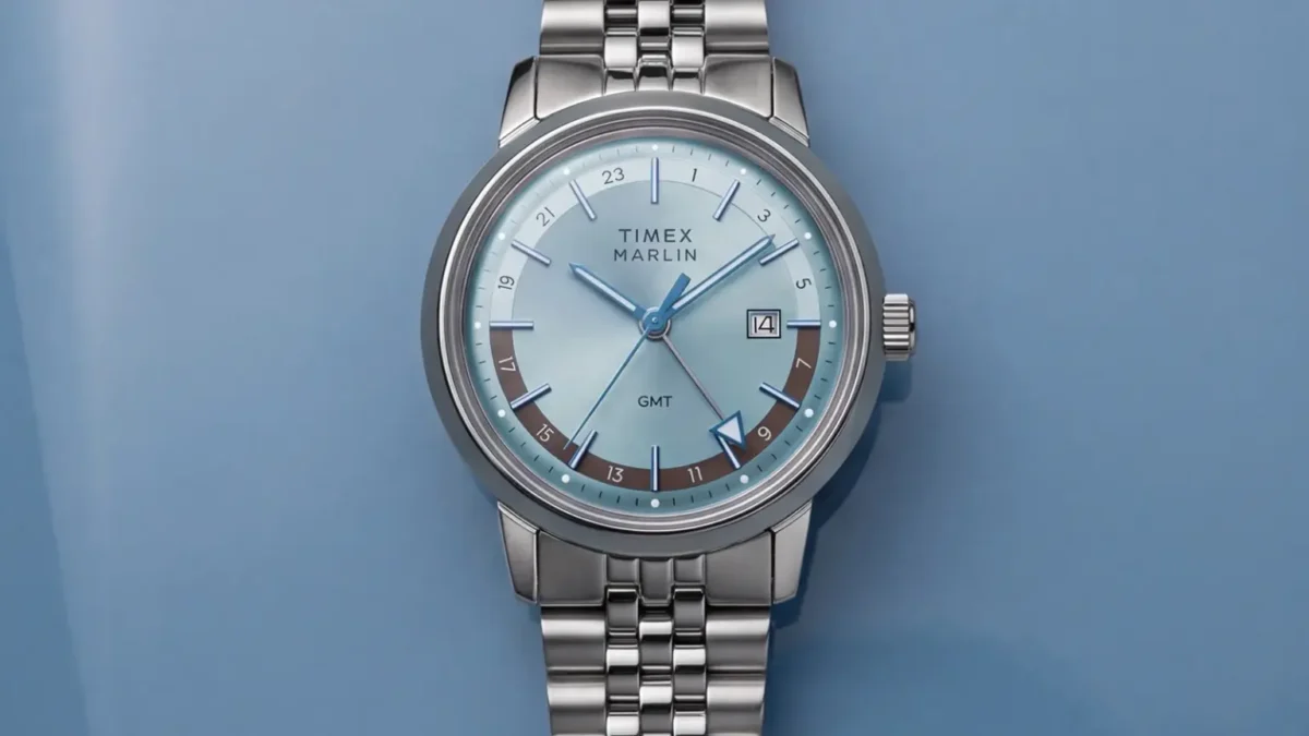 ساعت مچی مردانه Timex Marlin Quartz GMT با صفحه آبی روشن، بند فلزی نقره‌ای، قاب گرد استیل و نمایشگر تاریخ