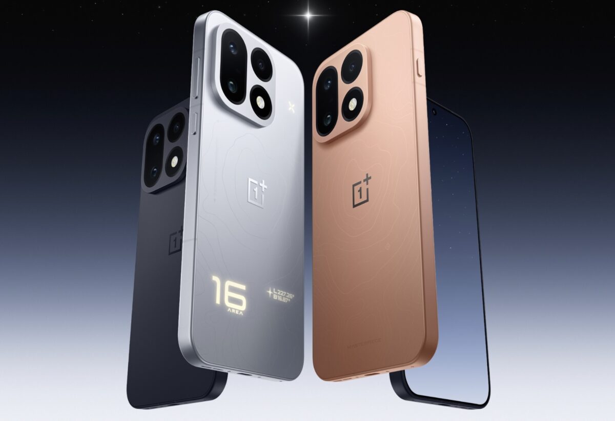 نمای رسمی از سه رنگ OnePlus 16 شامل مشکی، نقرهای و برنزی در کنار هم روی پس‌زمنه تیره با ستاره‌های فضایی؛ عدد درخشان 16 روی بدنه نقرهای و برج لوگوی OnePlus با جزئیات روی هر بدنه.