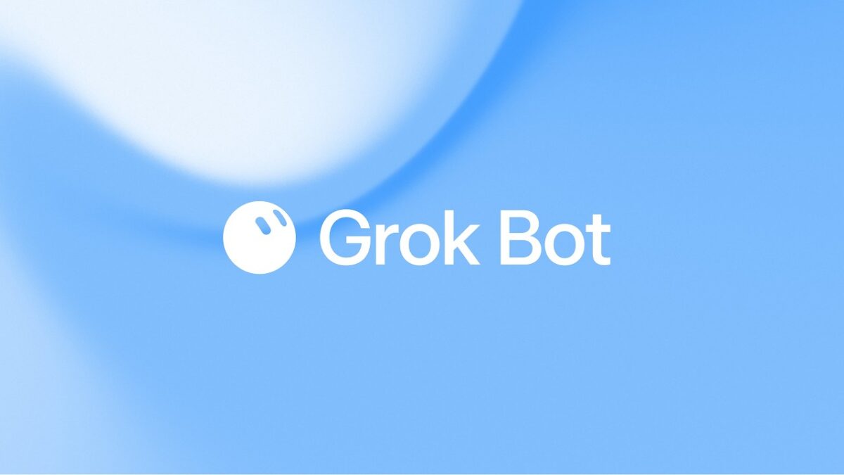 بنر تبلیغاتی با عنوان Grok Bot به همراه آیکون کروی سفید رنگ هوش مصنوعی روی پس‌زمینه آبرنگی با گرادینت آبی و سفید.