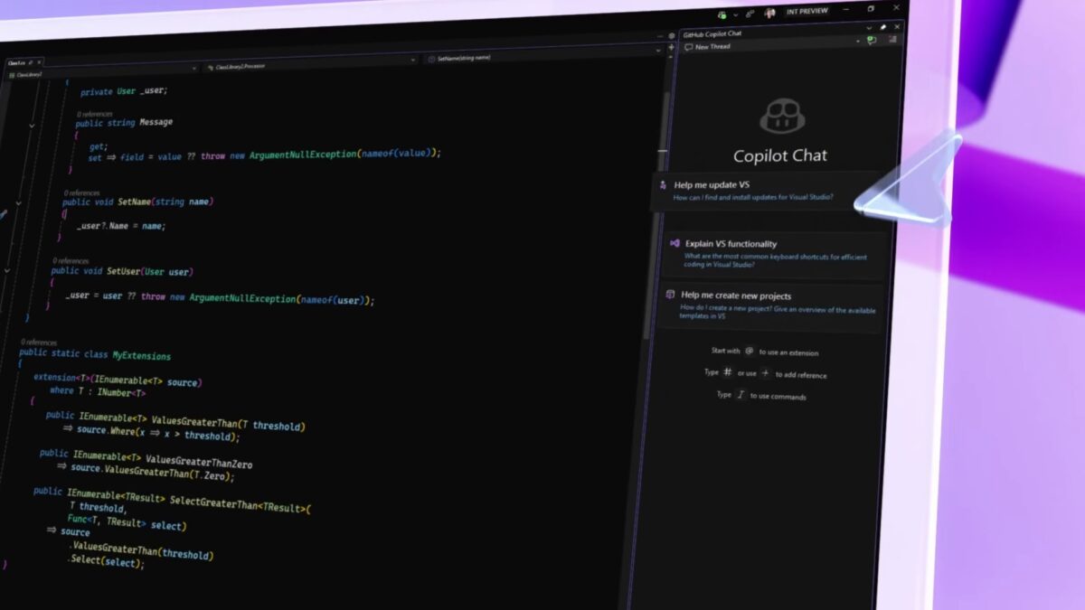 نمایی از کدهای برنامه‌نویسی در Visual Studio در کنار پنل گفت‌وگوی GitHub Copilot Chat و پیشنهادهایی برای دریافت راهنما و توضیح قابلیت‌های محیط توسعه.