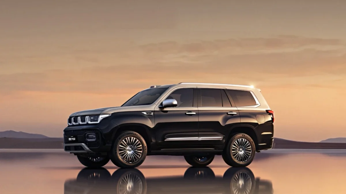 نمای جانبی شاسی‌بلند BAIC Taitan 700 با بدنه مشکی و طراحی لوکس