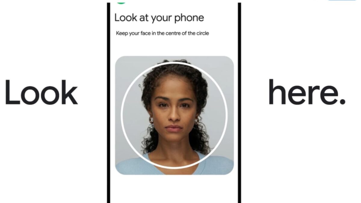 رابط کاربری فرآیند احراز هویت گوگل با سلفی، شامل صفحه گوشی با دستورالعمل Look at your phone و دایره راهنمای تشخیص چهره دور یک زن جوان موفرشته با لباس آبی روشن، در میان متن تبلیغاتی Look here روی پس‌زمینه سفید.