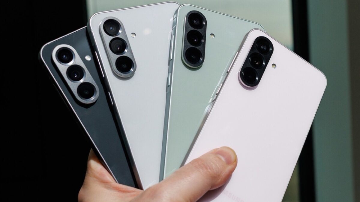 Redmi Note 17 Pro Max با HyperOS 3 روی Android 16 عرضه می‌شود و شیائومی در این نسخه تمرکز زیادی روی انیمیشن‌های روان‌تر، ارتباط میان دستگاه‌ها و قابلیت‌های هوش مصنوعی دارد.