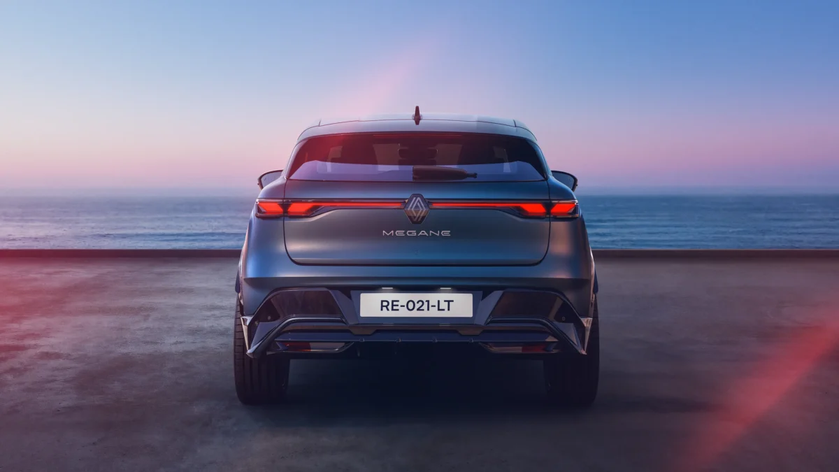 نمای عقب رنو مگان E-Tech جدید با چراغ‌های LED سرتاسری