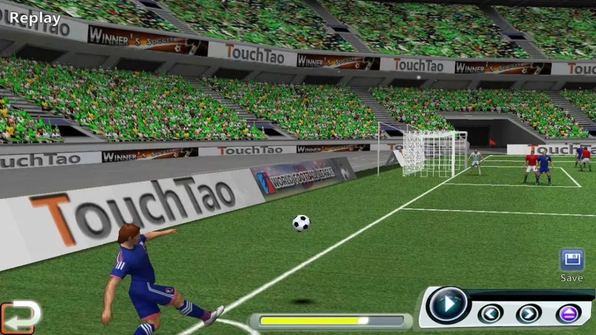 World Soccer League بیشتر روی ارائه یک تجربه ساده و قابل‌دسترسی فوتبال تمرکز دارد و در Google Play حدود ۶۰ تیم ملی، ۶۰ باشگاه و نزدیک به ۲۰۰۰ بازیکن را معرفی می‌کند.