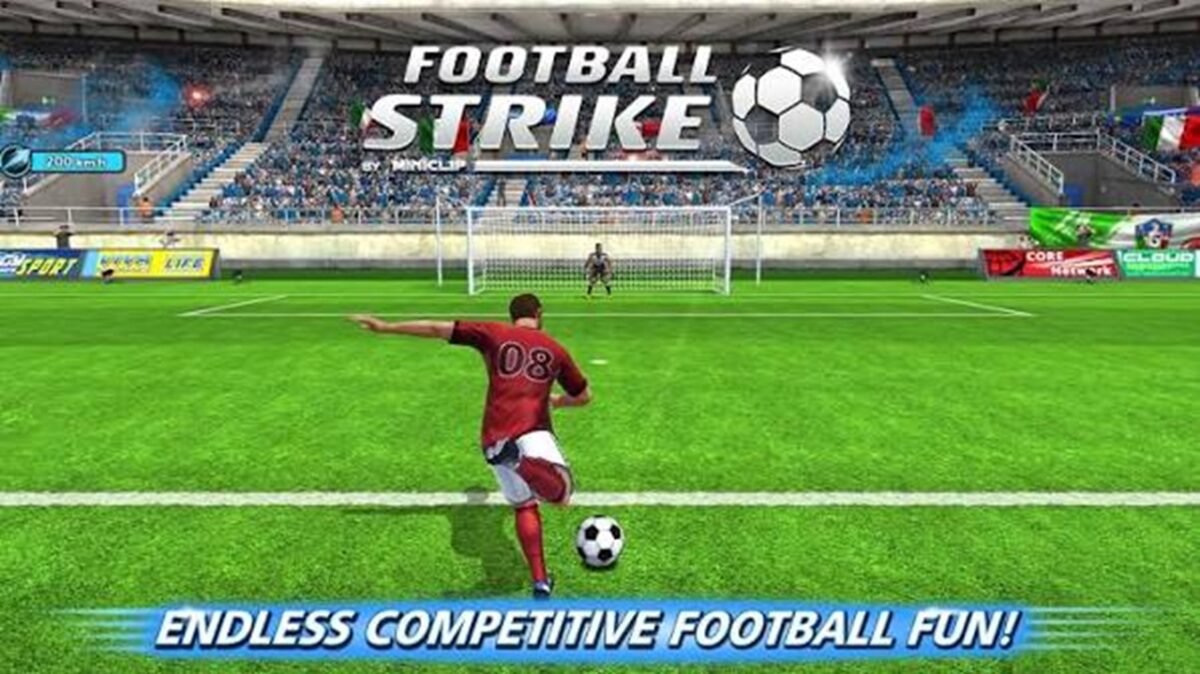 Football Strike از آن دسته بازی‌هایی است که فوتبال را به مهارت‌های خاص، به‌خصوص ضربات آزاد، محدود می‌کند و همین موضوع باعث شده کنترل آن برای موبایل بسیار ساده باشد. 