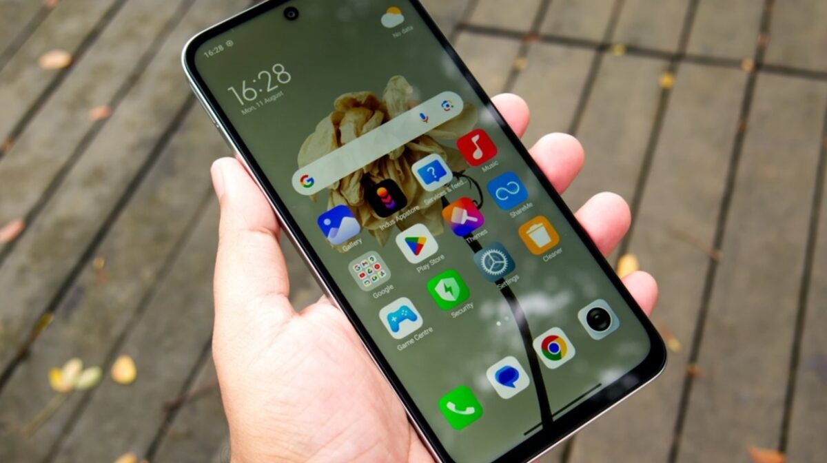 Redmi Note 15 Pro 5G یکی از میان‌رده‌های مهم نسل جدید Redmi است و نسخه گلوبال آن به تراشه ۴ نانومتری MediaTek Dimensity 7400-Ultra با CPU هشت‌هسته‌ای و فرکانس حداکثر ۲.۶ گیگاهرتز مجهز شده است. 