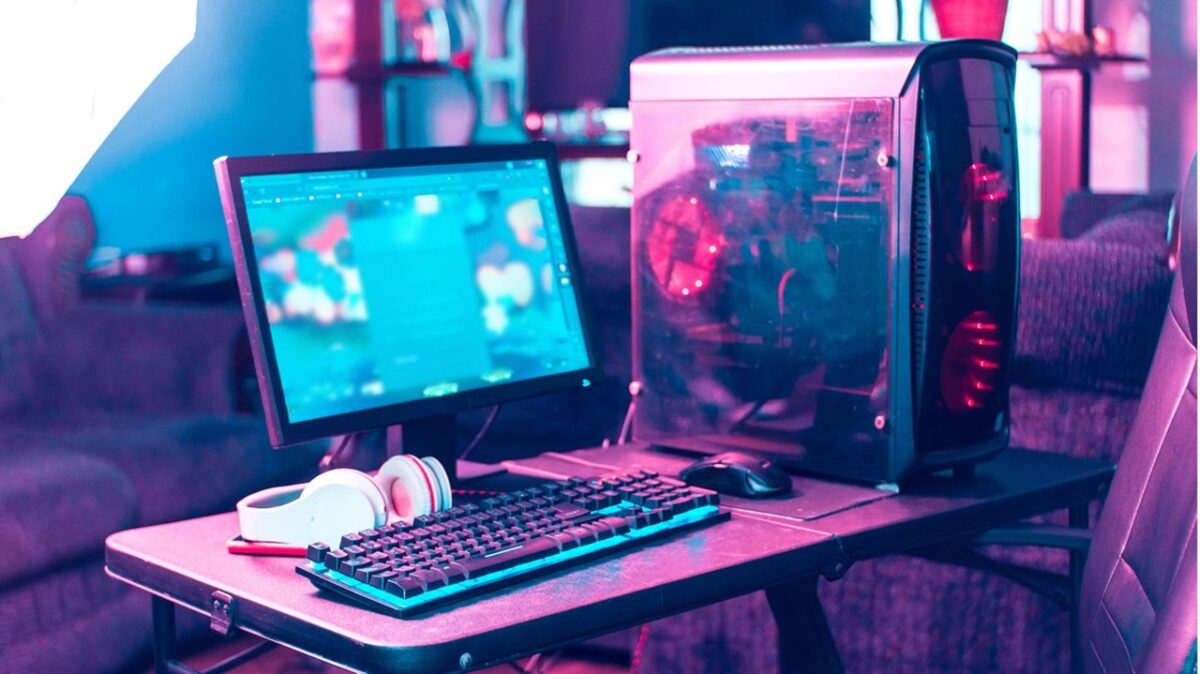 RTX 2060 گزینه‌ای متعادل برای سیستم‌های 1080p است و به دلیل پشتیبانی از DLSS و Ray Tracing امکاناتی دارد که RX 580 فاقد آنهاست.