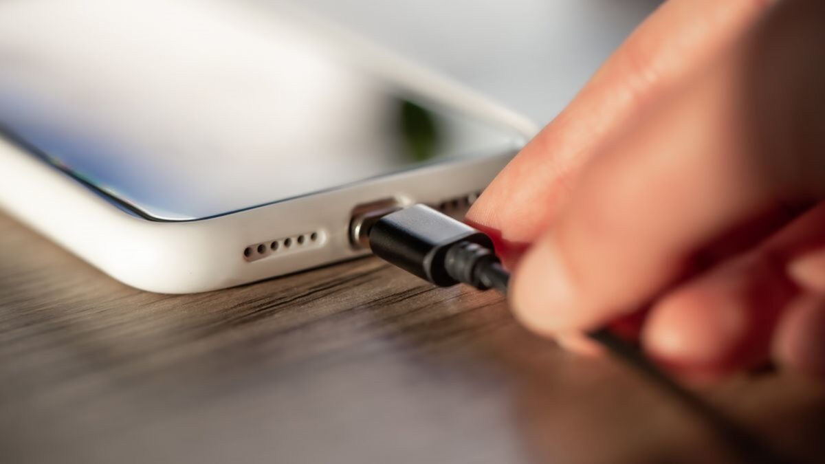 وجود درگاه USB-C به‌تنهایی تضمین نمی‌کند که دستگاه از شارژ سریع پشتیبانی کند.