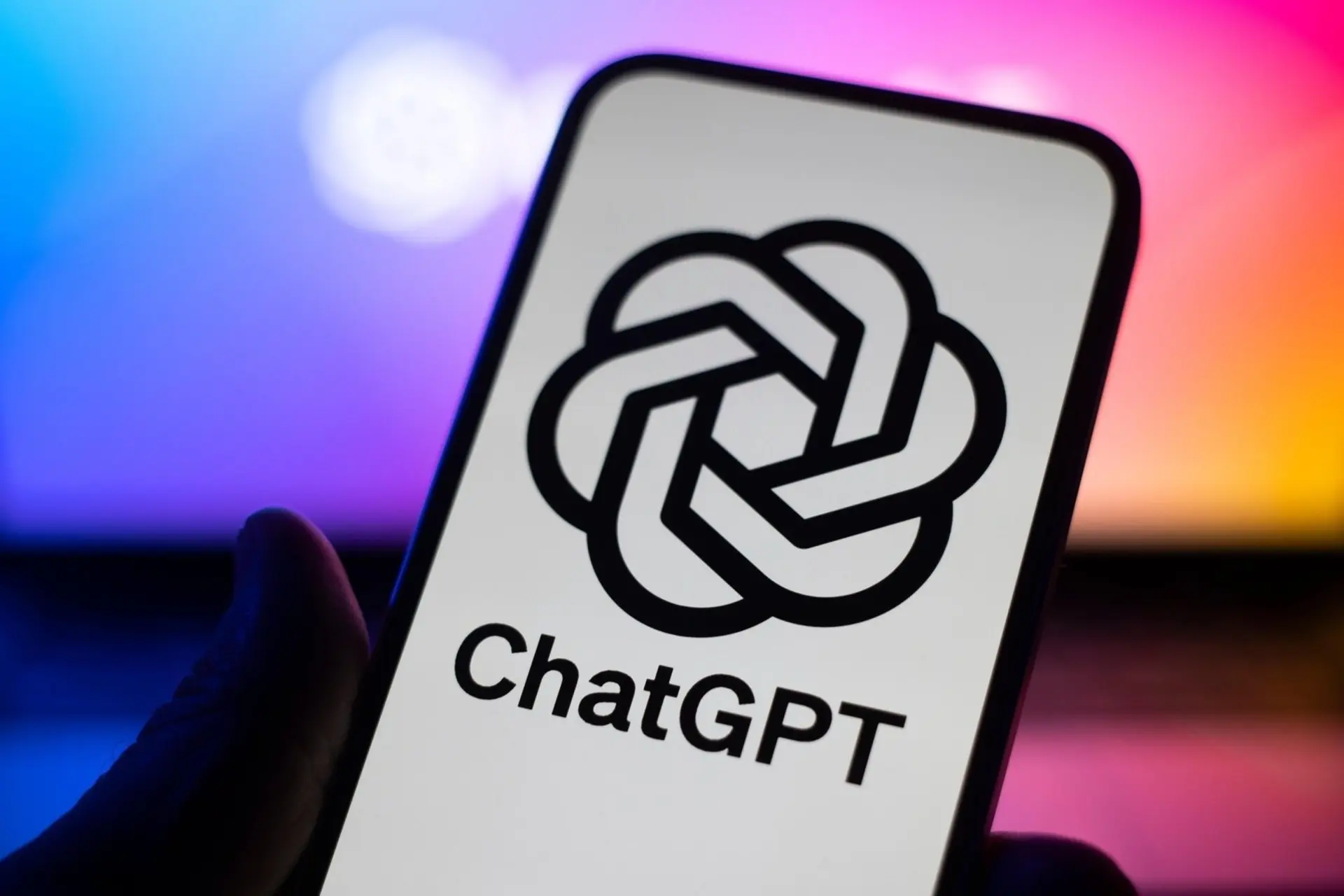هر هفته بیش از یک میلیون نفر درباره خودکشی با ChatGPT صحبت می‌کنند
