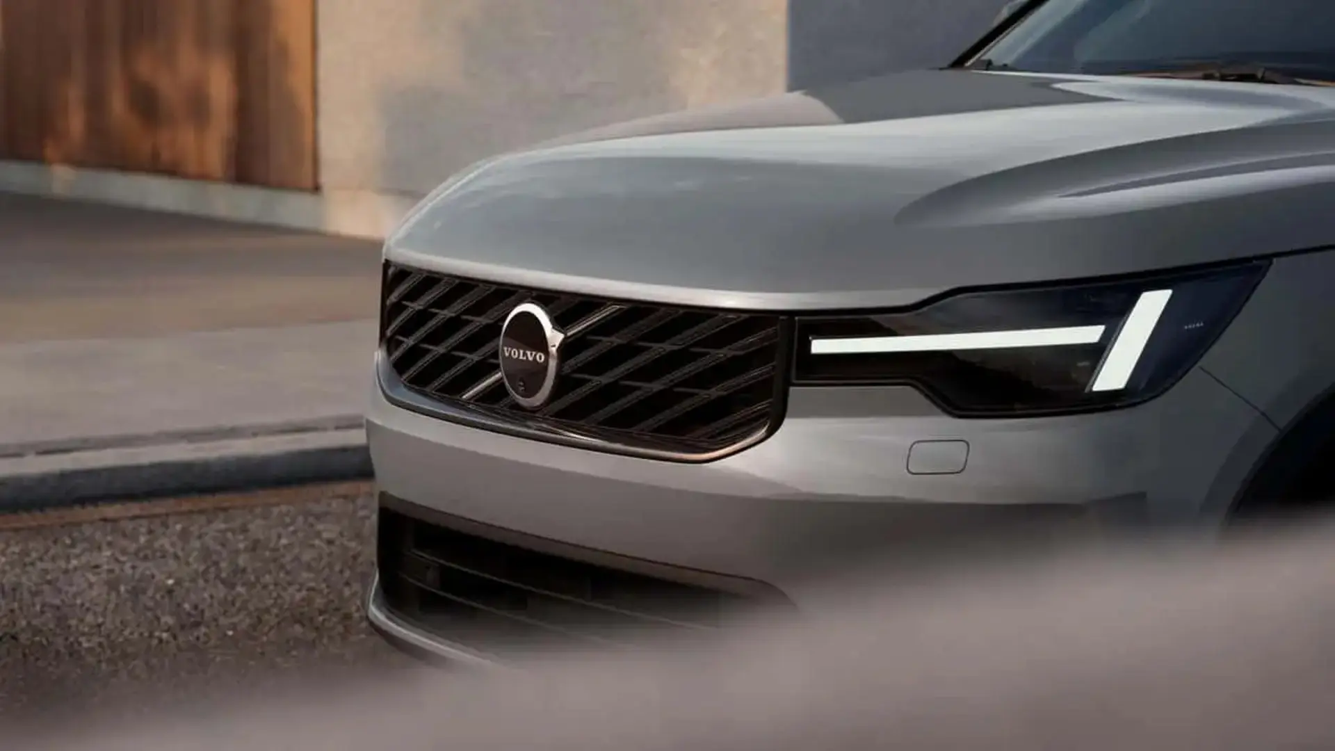 نمای جلوی خودروی ولوو XC40 (Volvo XC40) مدل ۲۰۲۸ با طراحی جدید