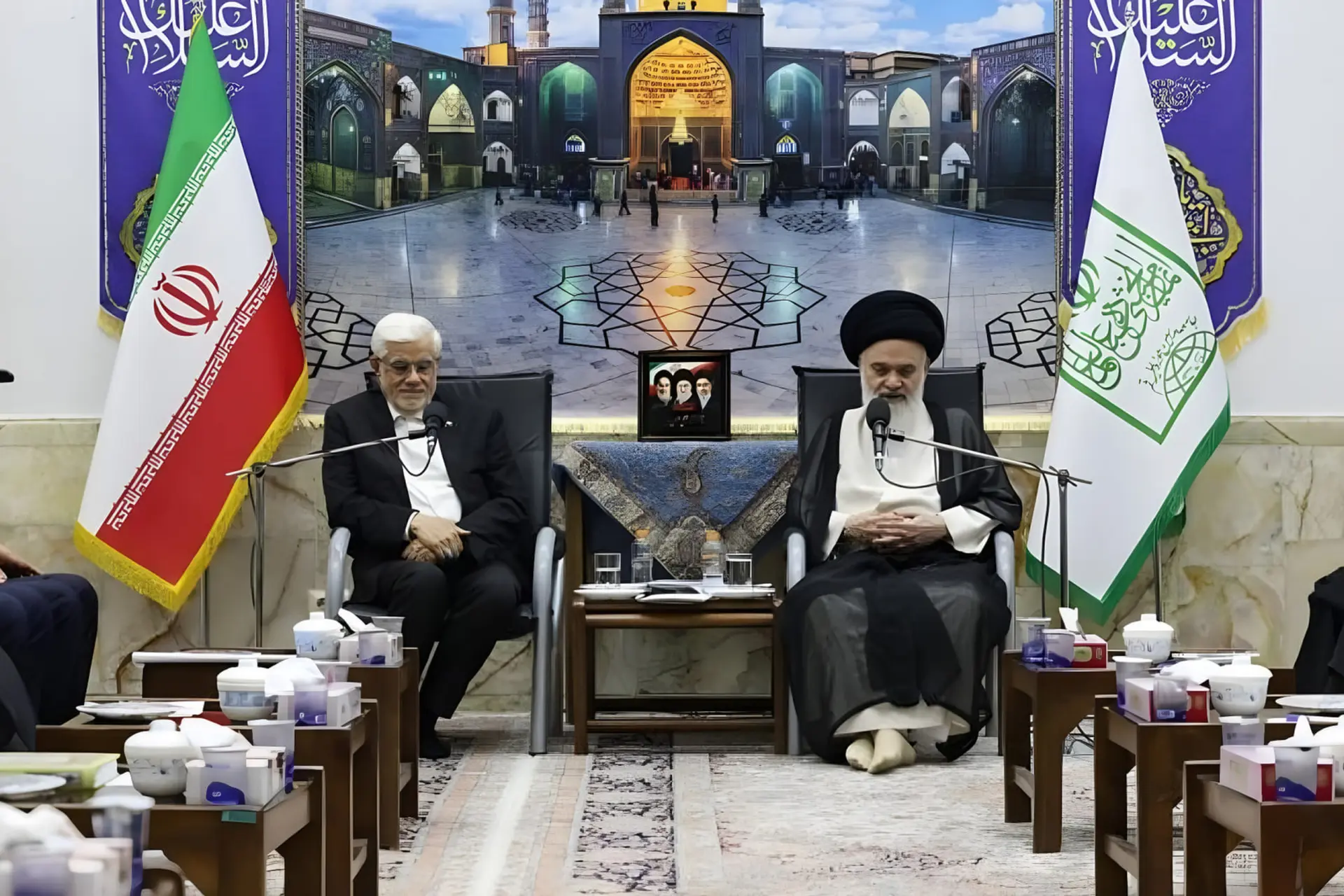 معاون اول رئیس‌جمهور و یک روحانی در نشست رسمی در ایران