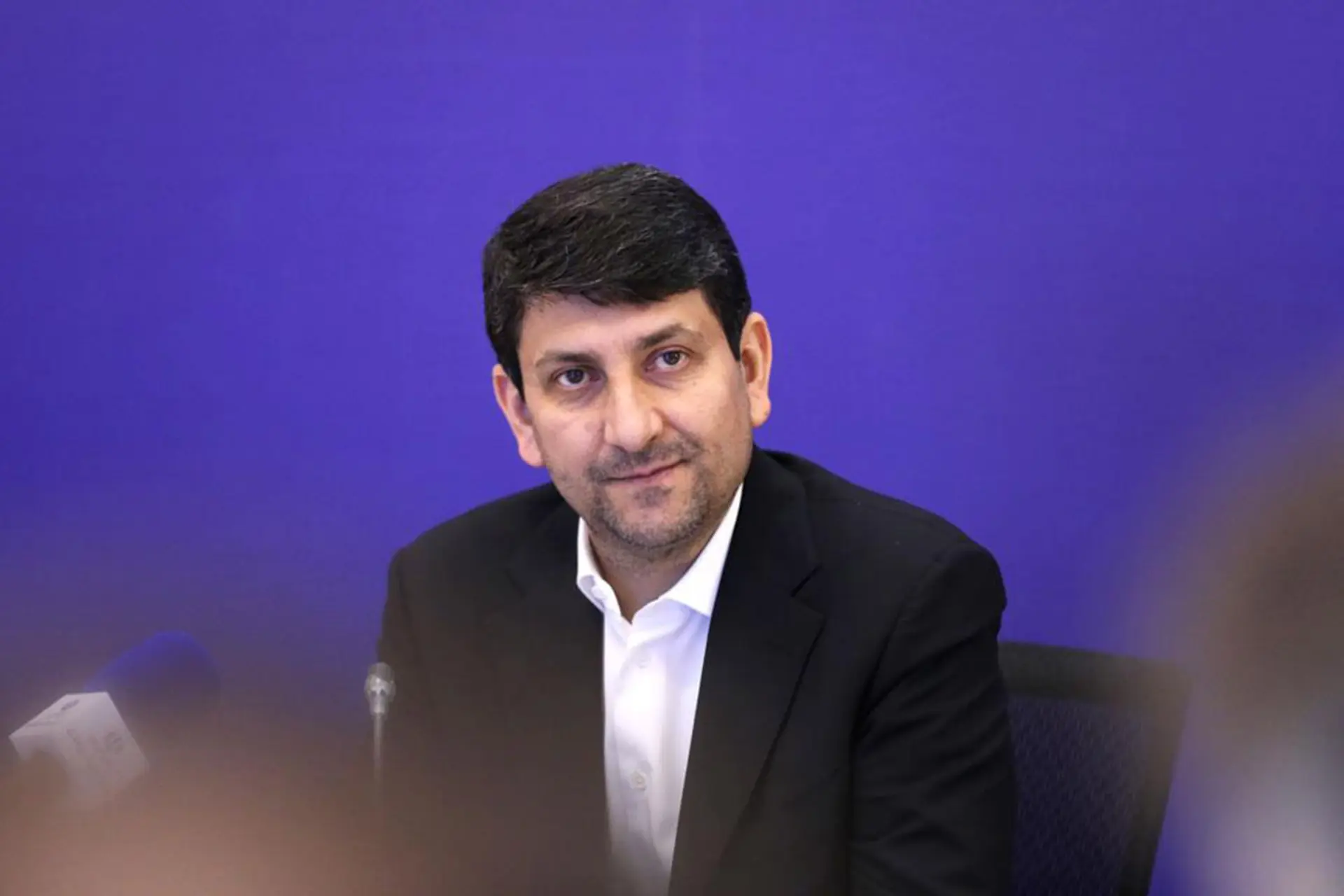 ستار هاشمی وزیر ارتباطات ساختمان کلاه‌فرنگی