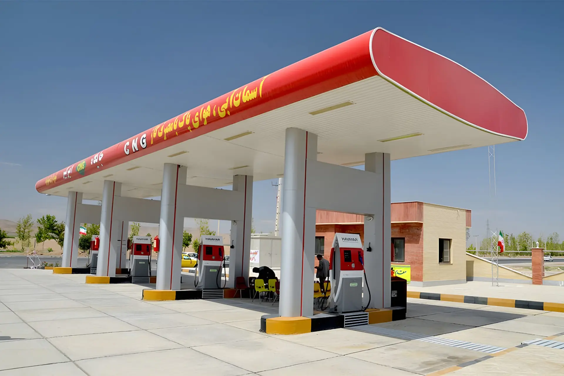 سقف بلند و مرتفع ایستگاه سوخت‌رسانی گاز طبیعی فشرده (CNG)