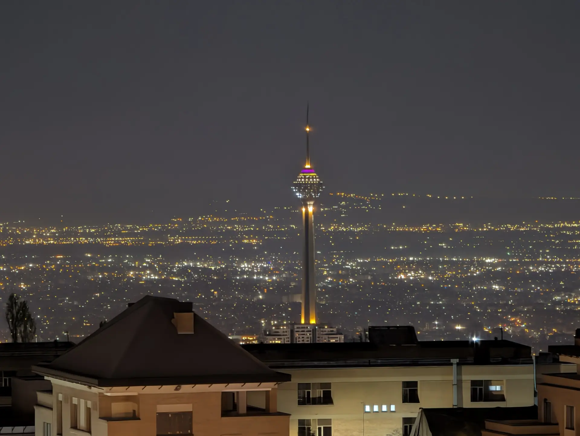 دوربین تله‌فوتو پیکسل ۱۱ پرو در شب - ۳
